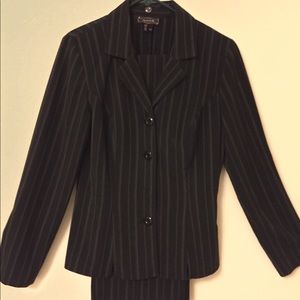 Ladies 2 pc. Slacks/jacket Sz 9/10